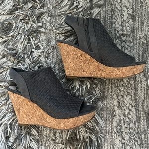 Excellent condition Fergicious “Rasta” wedge. Size 6.5